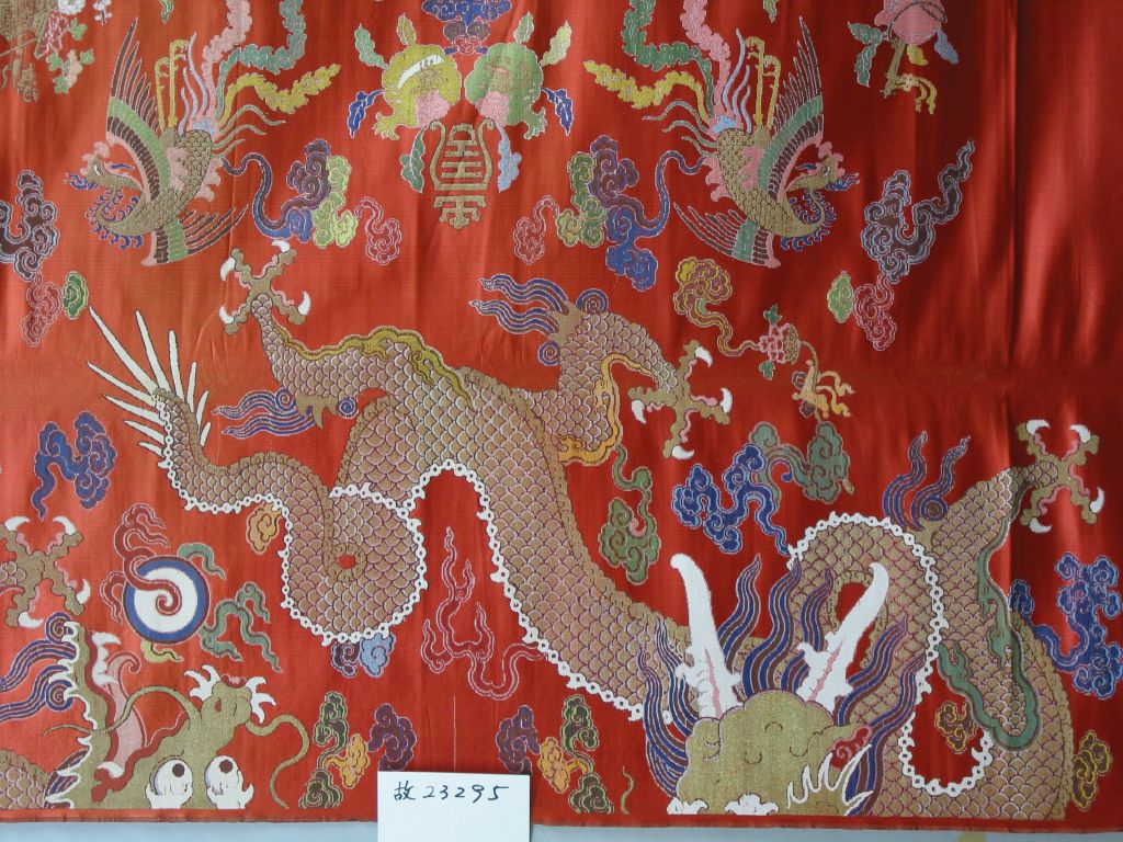 图片[1]-Red ground multicolored cloud bat, dragon and phoenix pattern makeup brocade robe material-China Archive